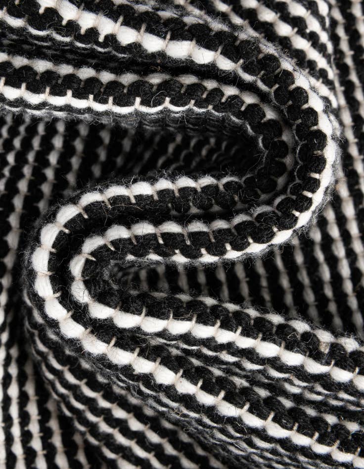 Detail image of 10' x 10'  Washable Jill Zarin Palm Springs Indoor / Outdoor Round Rug