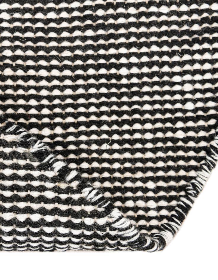 Detail image of 10' x 10'  Washable Jill Zarin Palm Springs Indoor / Outdoor Round Rug