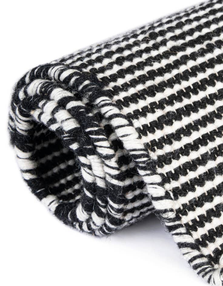 Detail image of 10' x 10'  Washable Jill Zarin Palm Springs Indoor / Outdoor Round Rug