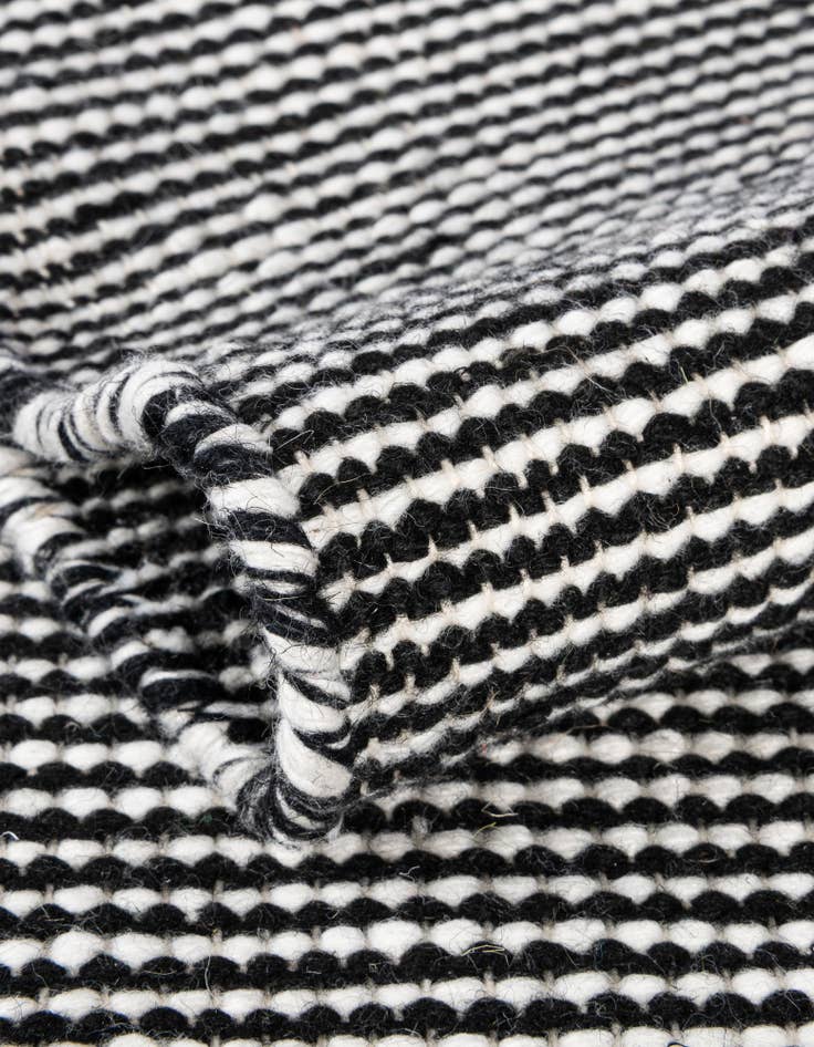 Detail image of 2' 7 x 10'  Washable Jill Zarin Palm Springs Indoor / Outdoor Runner Rug