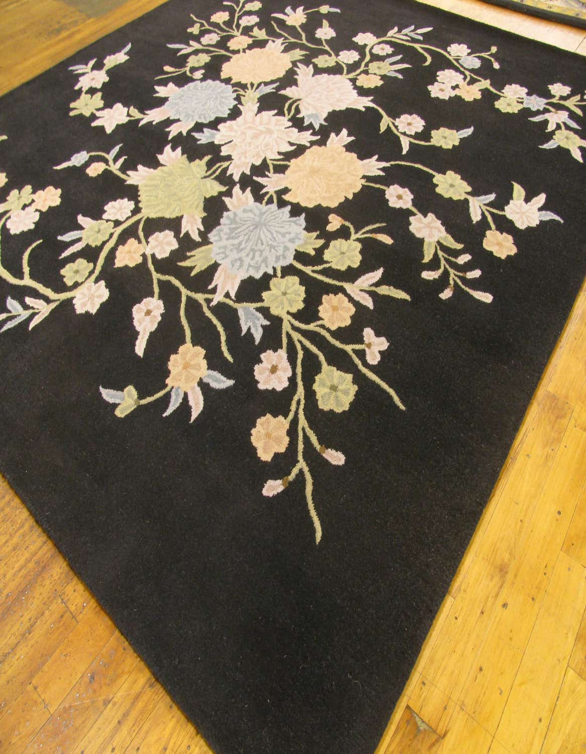 Detail image of 9' 10 x 9' 10 Floral Agra Wool Square Rug