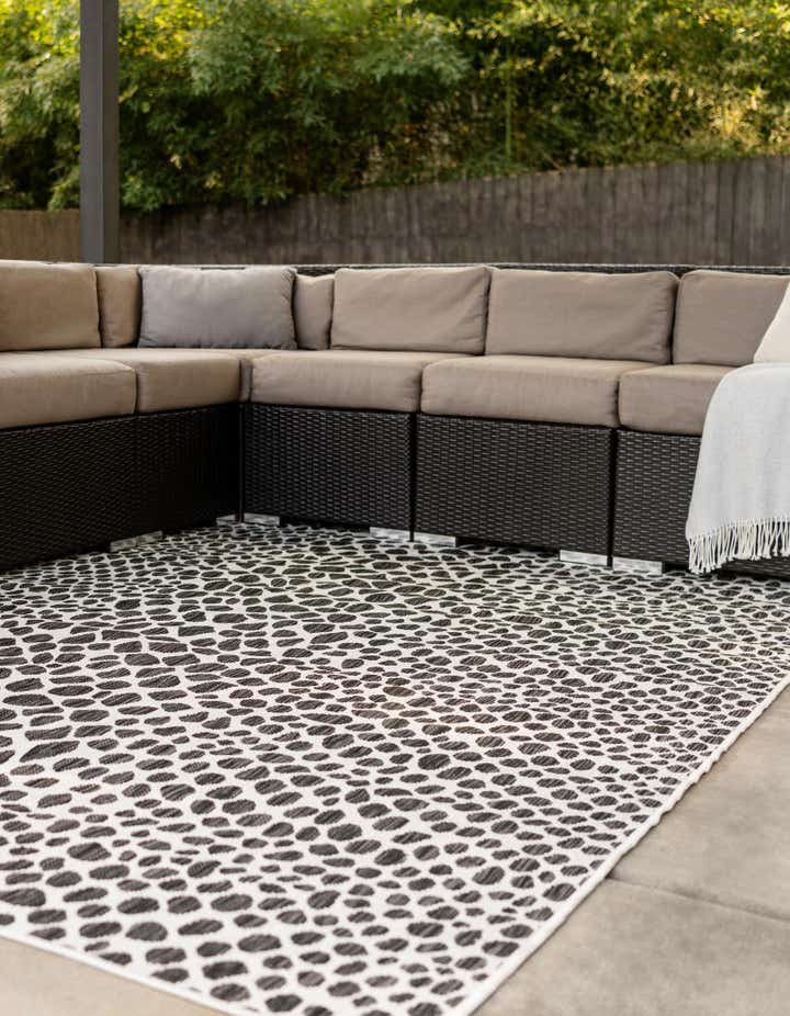 7' 10 x 7' 10 Easy-Clean Jill Zarin Cape Town Indoor / Outdoor Square Rug