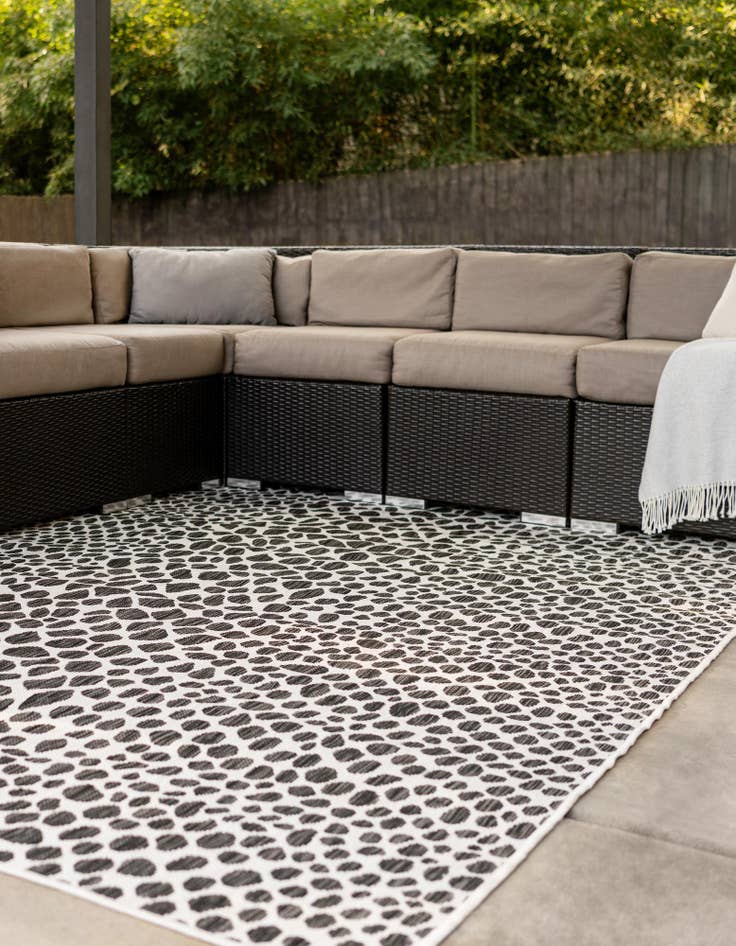 Detail image of 7' 10 x 7' 10 Easy-Clean Jill Zarin Cape Town Indoor / Outdoor Square Rug