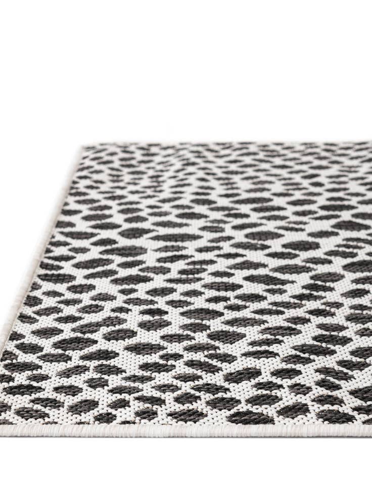 Detail image of 7' 10 x 7' 10 Easy-Clean Jill Zarin Cape Town Indoor / Outdoor Square Rug