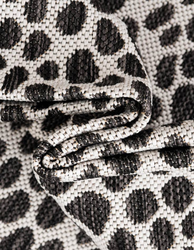 Detail image of 7' 10 x 7' 10 Easy-Clean Jill Zarin Cape Town Indoor / Outdoor Square Rug