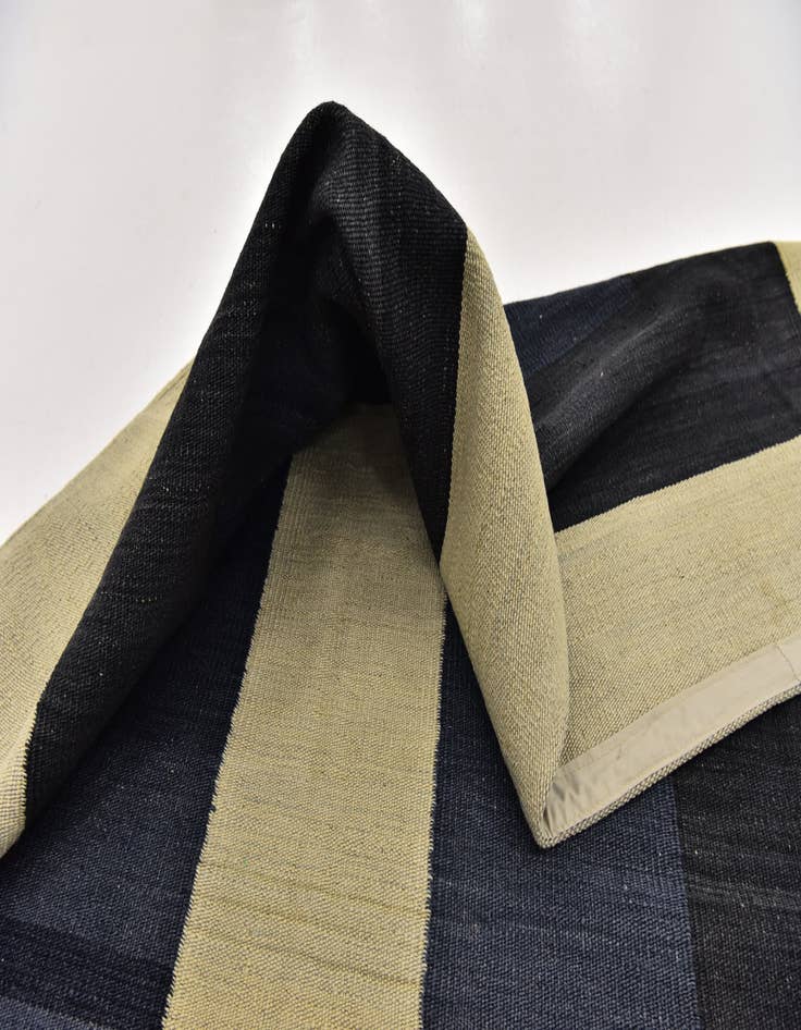 Detail image of 5' 4 x 6' 6  Hand Woven Kilim Modern Wool Square Rug