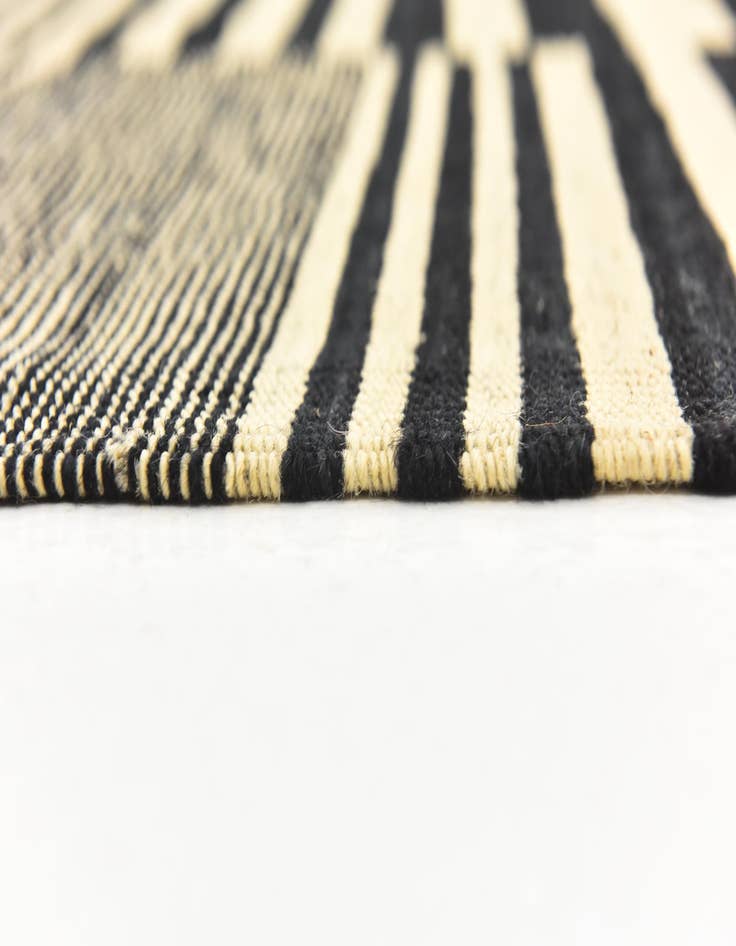 Detail image of 6' 5 x 7' 7  Hand Woven Kilim Modern Wool Square Rug