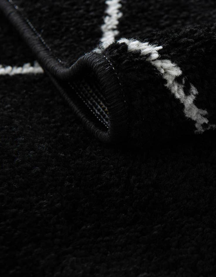 Detail image of 10' x 10' Lattice Frieze Square Rug