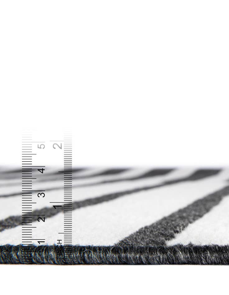 Detail image of 7' 10 x 7' 10 Oslo Square Rug