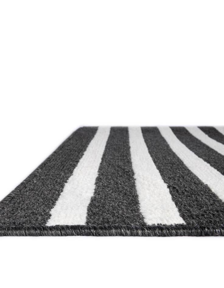 Detail image of 7' 10 x 7' 10 Oslo Square Rug