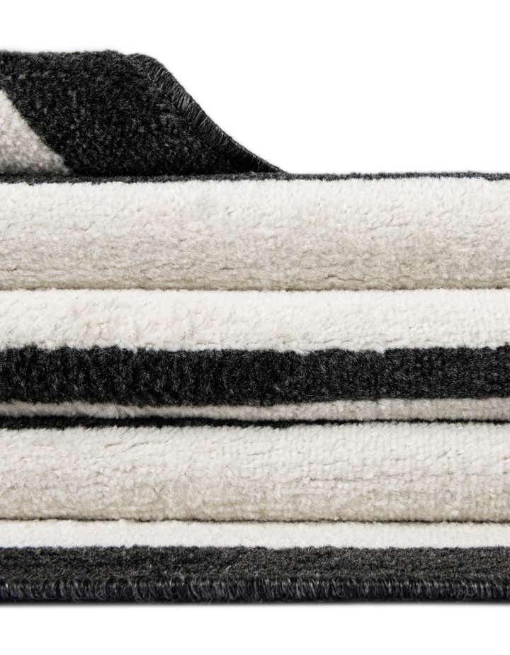 7' 10 x 7' 10 Oslo Square Rug