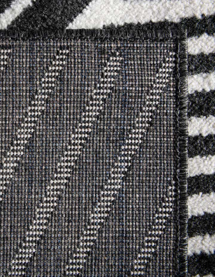 7' 10 x 7' 10 Oslo Square Rug