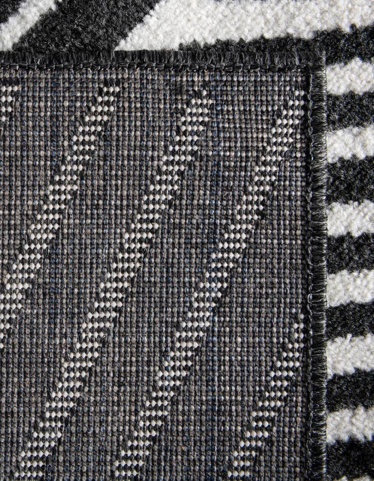 Detail image of 7' 10 x 7' 10 Oslo Square Rug