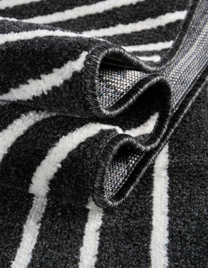 7' 10 x 7' 10 Oslo Square Rug