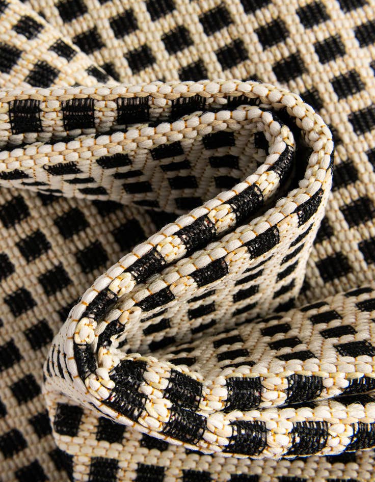 Detail image of 7' 10 x 7' 10 Easy-Clean Border Indoor / Outdoor Square Rug