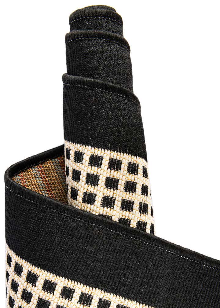 7' 10 x 7' 10 Easy-Clean Border Indoor / Outdoor Square Rug