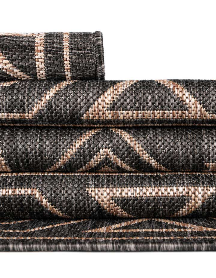 7' 10 x 7' 10 Easy-Clean Southwestern Indoor / Outdoor Square Rug
