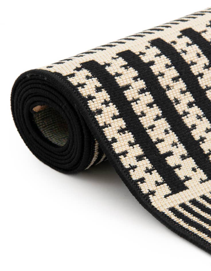 Detail image of 10' x 10'  Washable Trellis Indoor / Outdoor Square Rug