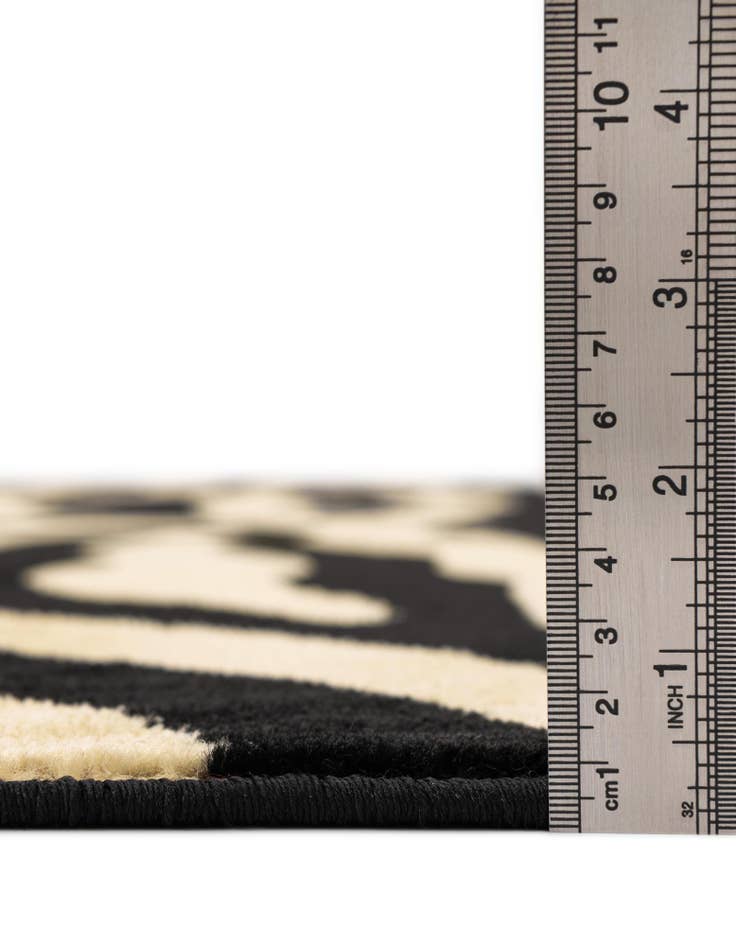 Detail image of 7' 10 x 7' 10 Safari Square Rug