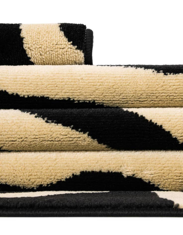 Detail image of 7' 10 x 7' 10 Safari Square Rug