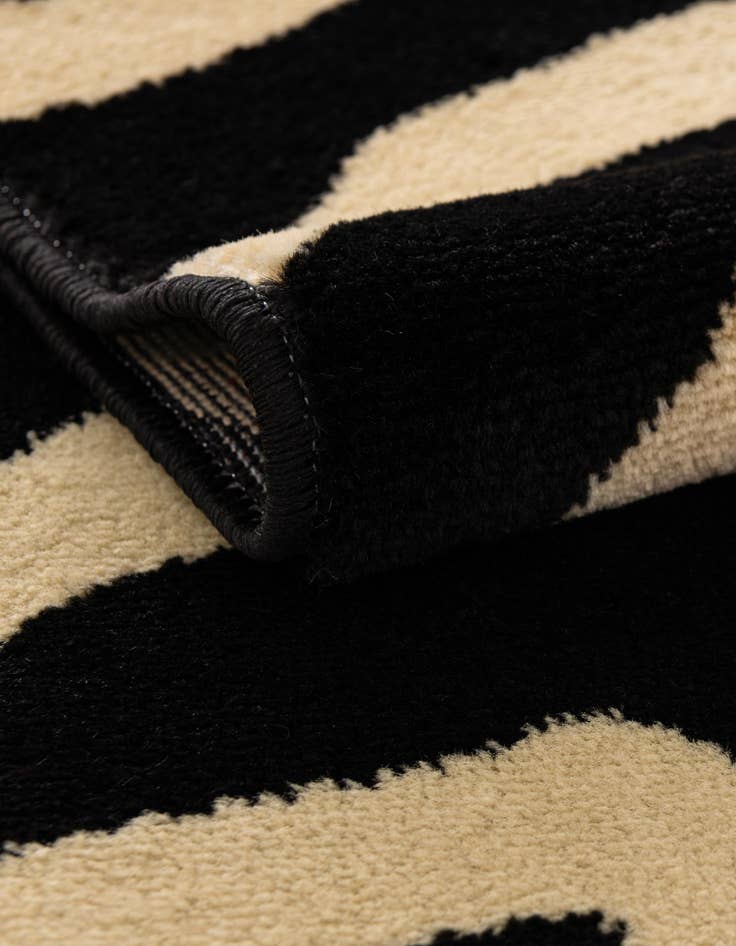 Detail image of 6' x 6' Savannah Square Rug