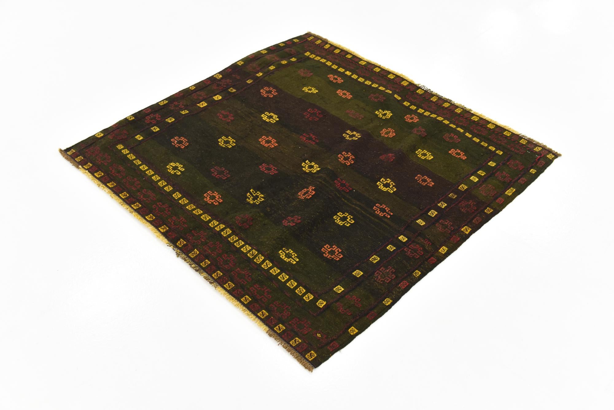 4' 3 x 4' 4 Hand Knotted Sumak Wool Square Rug