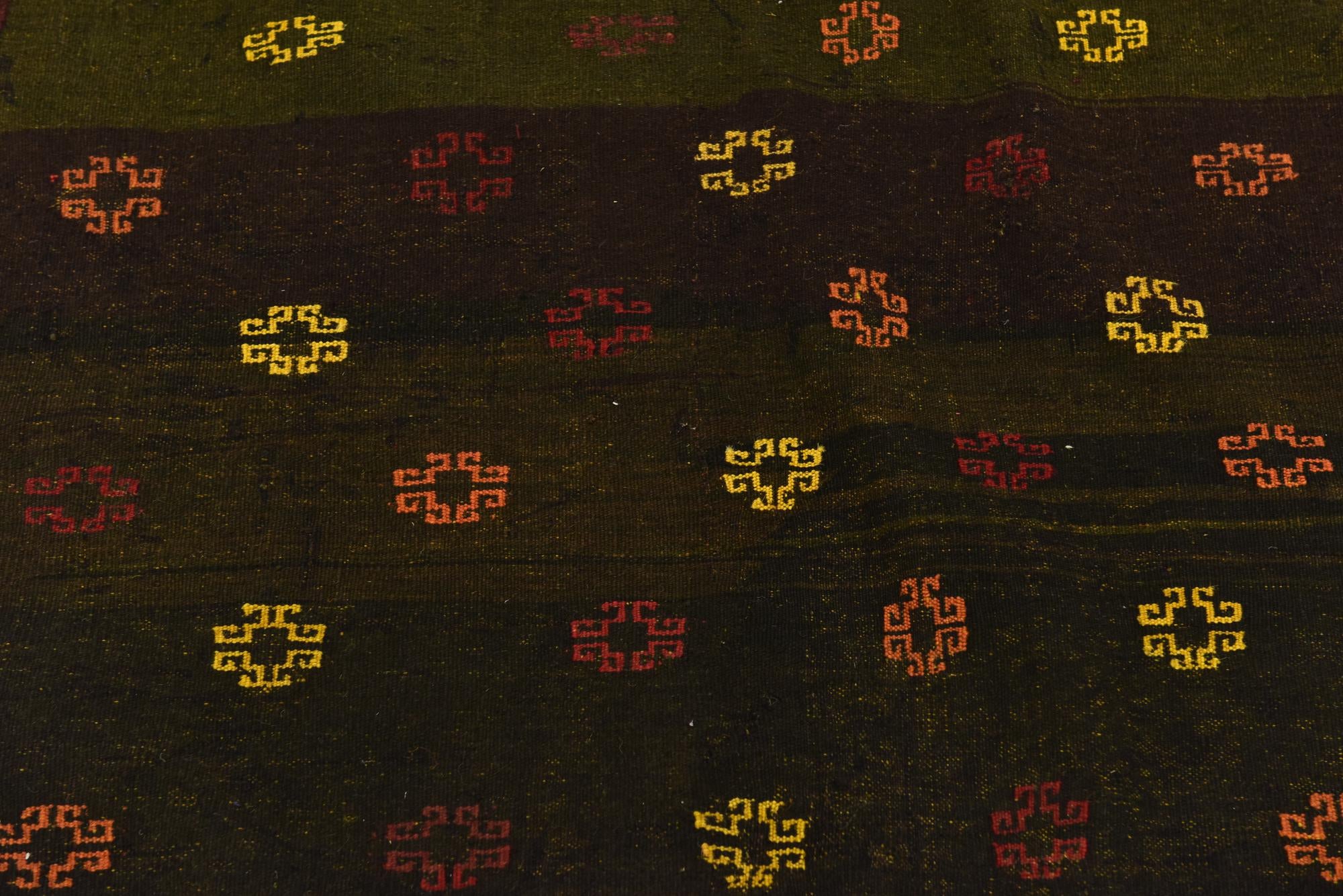 4' 3 x 4' 4 Hand Knotted Sumak Wool Square Rug