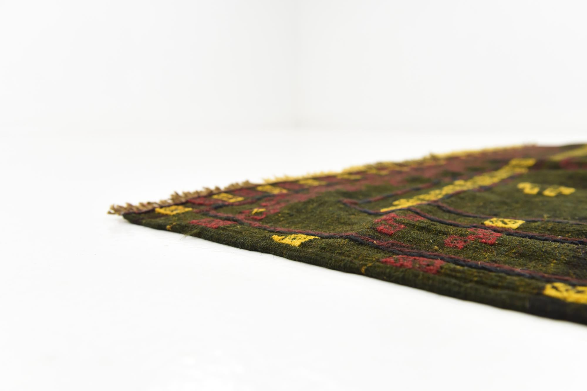 4' 3 x 4' 4 Hand Knotted Sumak Wool Square Rug