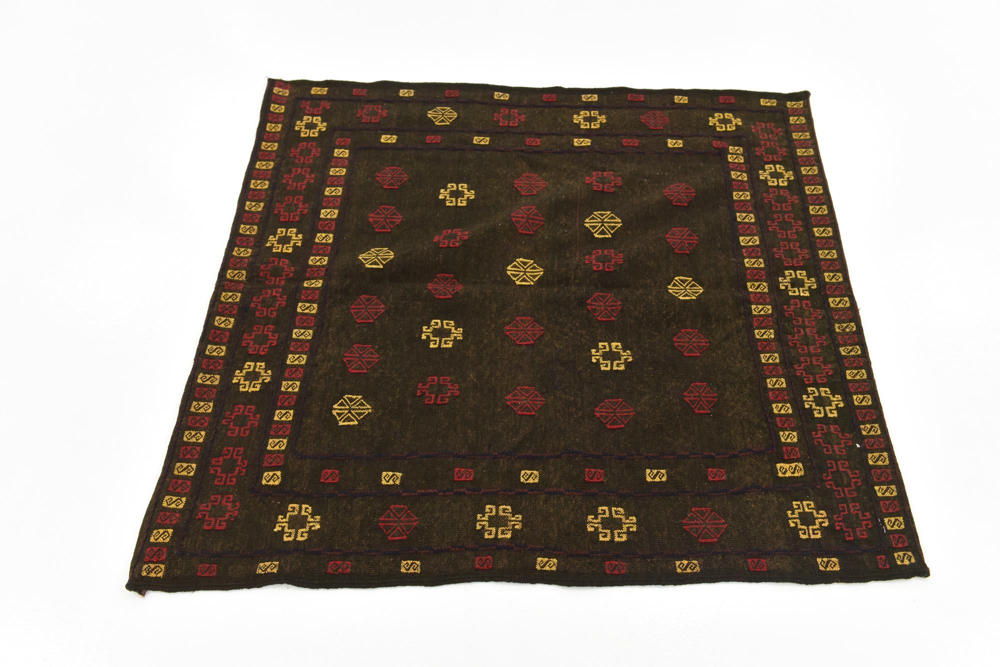 4' x 4' Hand Knotted Sumak Wool Square Rug