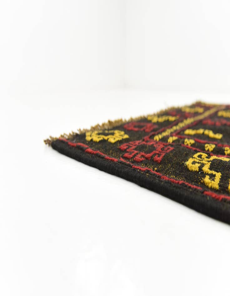 Detail image of 3' 6 x 3' 10  Hand Knotted Sumak Wool Square Rug