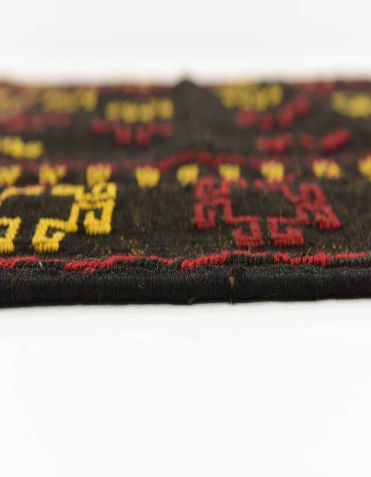 Detail image of 3' 6 x 3' 10  Hand Knotted Sumak Wool Square Rug