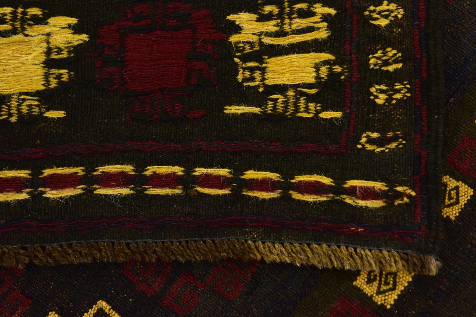 4' 3 x 4' 6 Hand Knotted Sumak Wool Square Rug