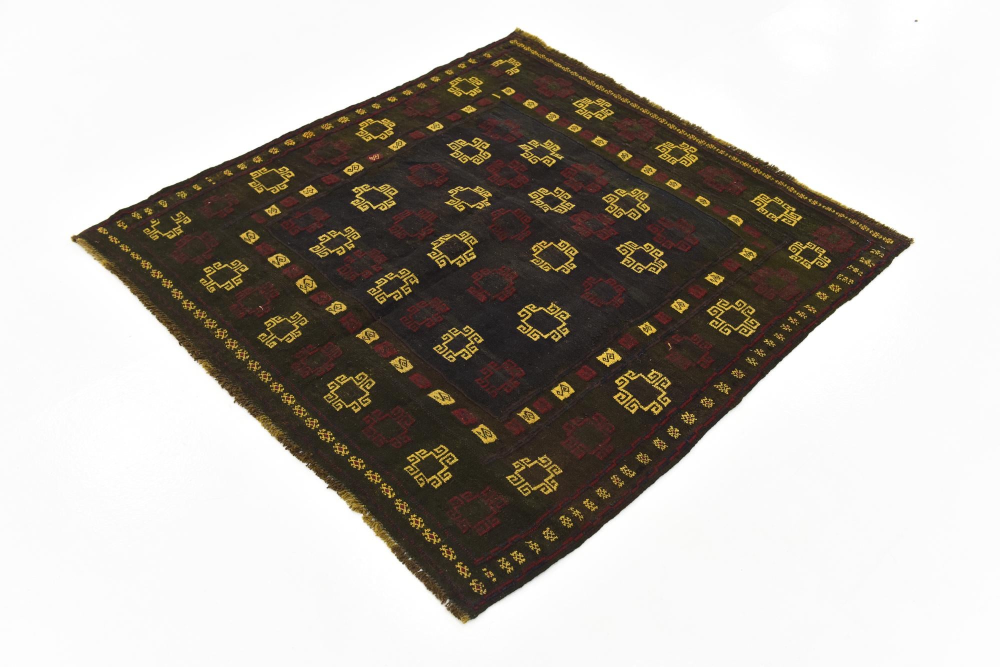 4' 3 x 4' 6 Hand Knotted Sumak Wool Square Rug