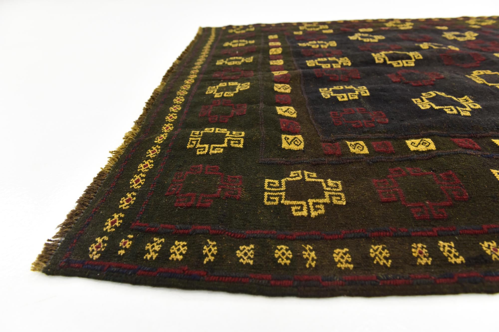 4' 3 x 4' 6 Hand Knotted Sumak Wool Square Rug