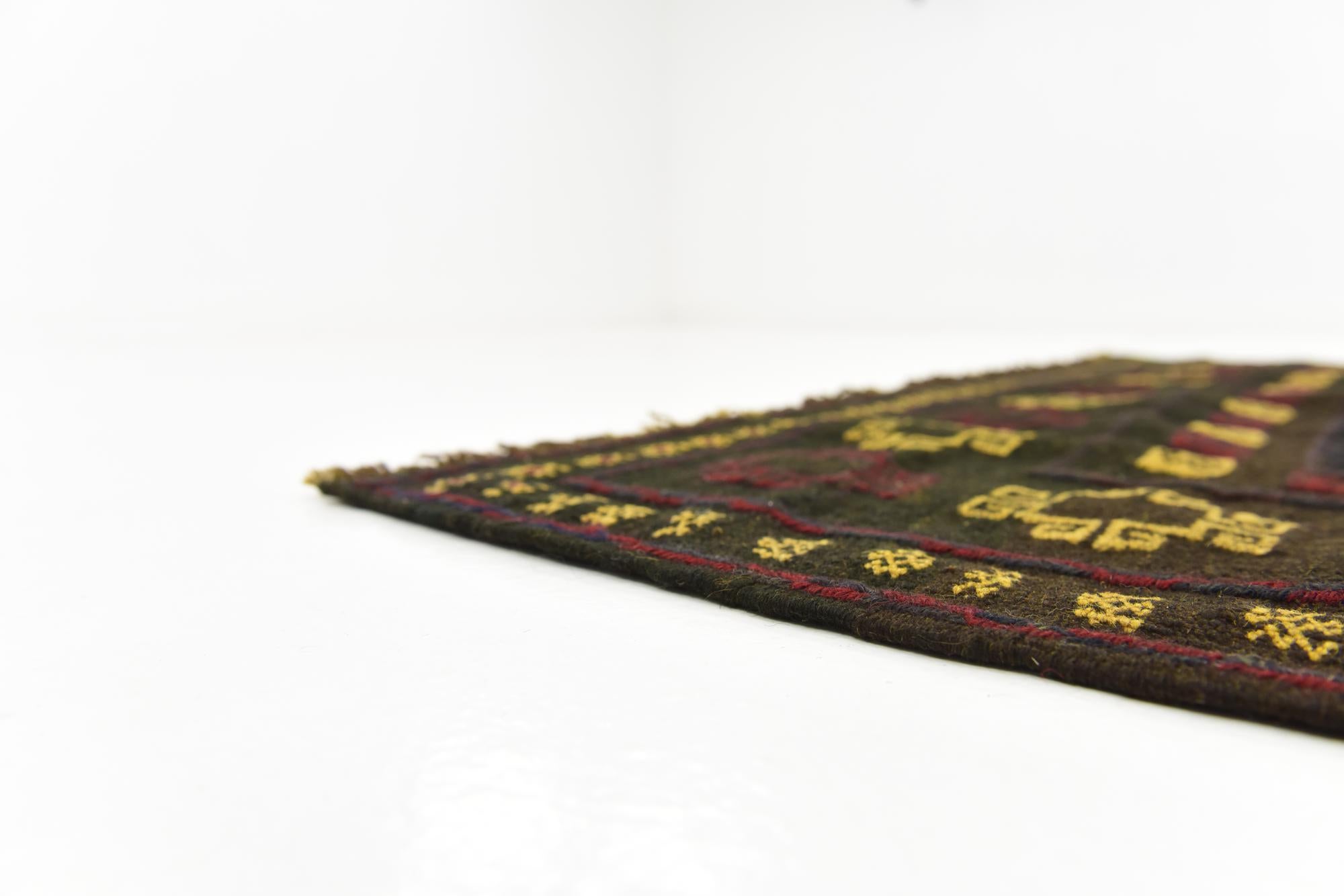4' 3 x 4' 6 Hand Knotted Sumak Wool Square Rug