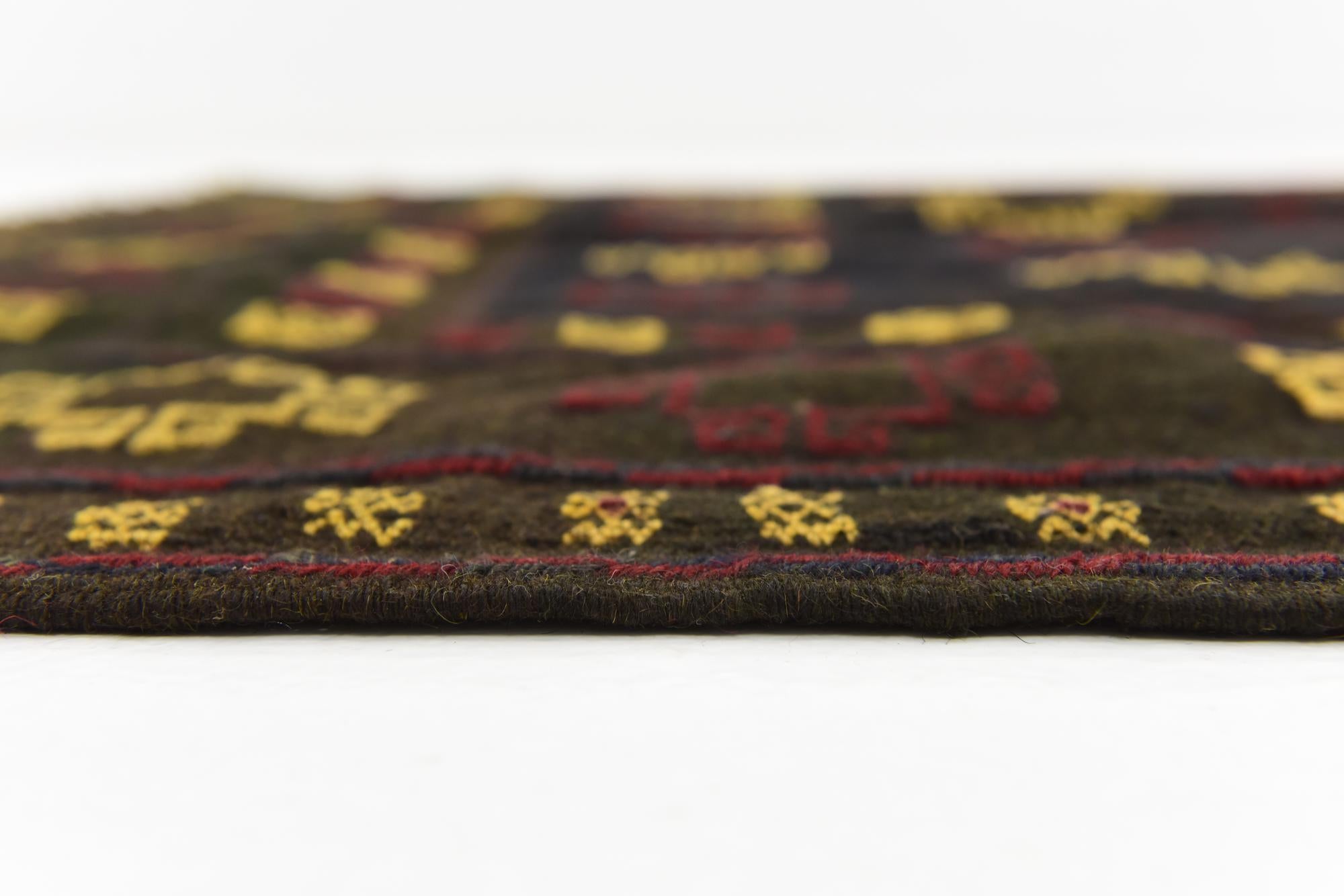 4' 3 x 4' 6 Hand Knotted Sumak Wool Square Rug