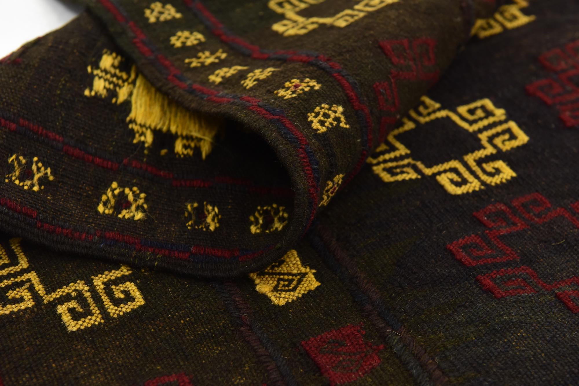 4' 3 x 4' 6 Hand Knotted Sumak Wool Square Rug