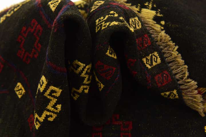 4' 3 x 4' 5 Hand Knotted Sumak Wool Square Rug