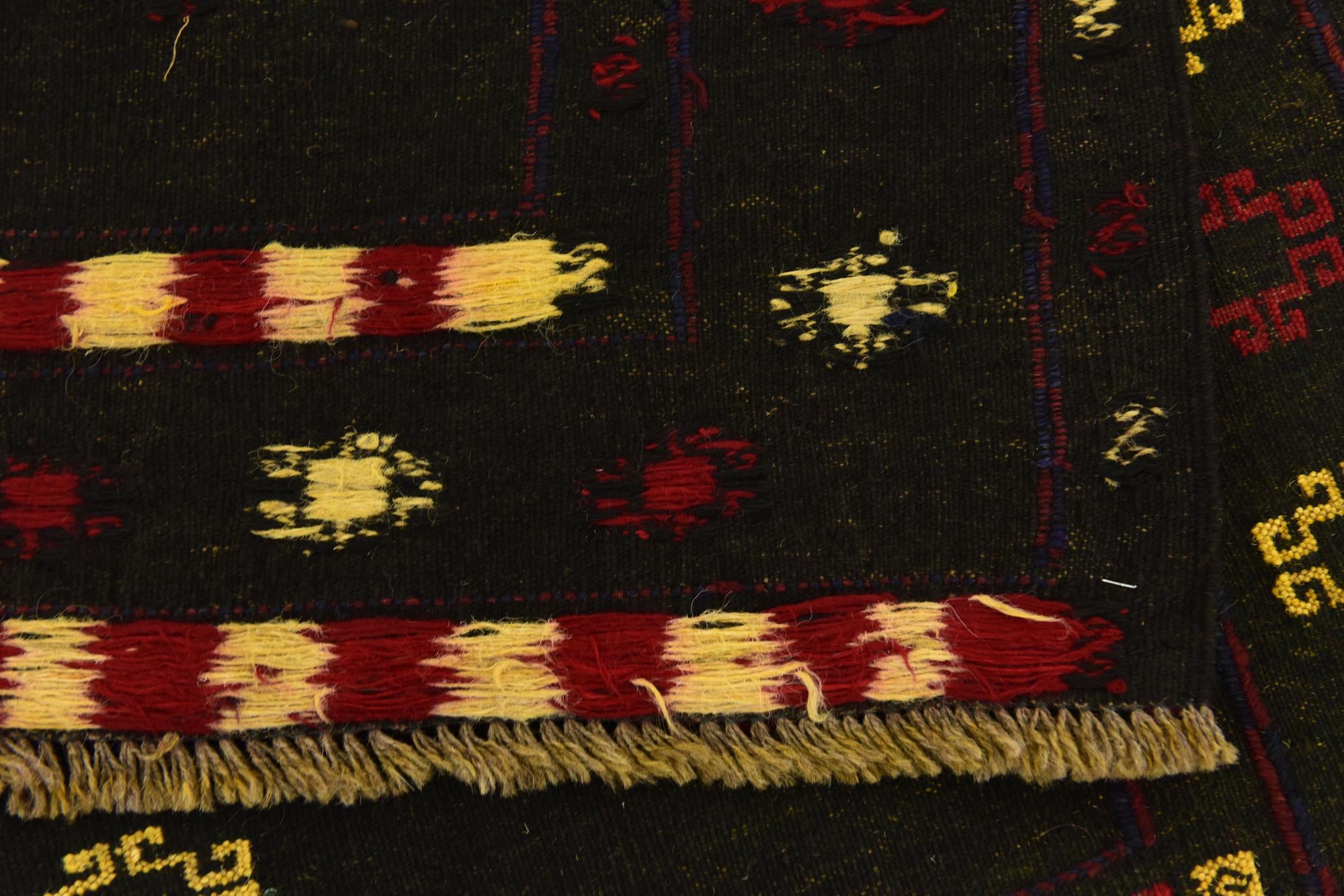4' 3 x 4' 5 Hand Knotted Sumak Wool Square Rug