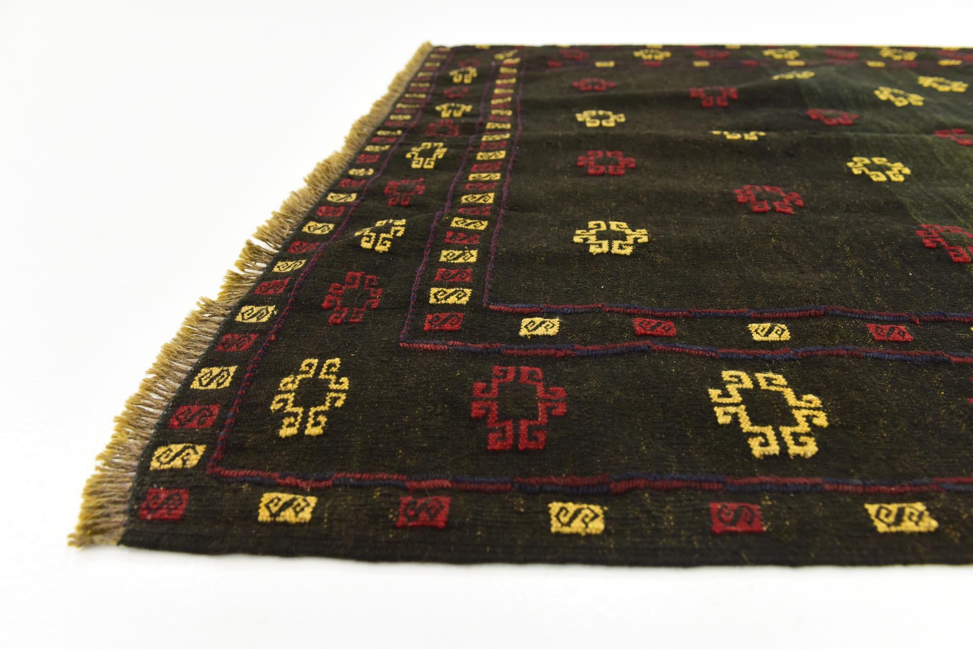 4' 3 x 4' 5 Hand Knotted Sumak Wool Square Rug