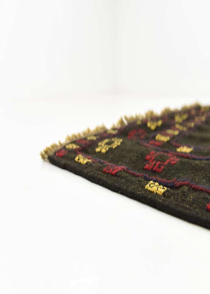 4' 3 x 4' 5 Hand Knotted Sumak Wool Square Rug