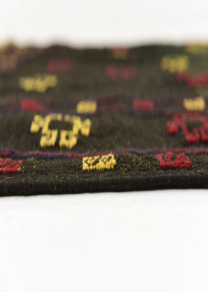 4' 3 x 4' 5 Hand Knotted Sumak Wool Square Rug