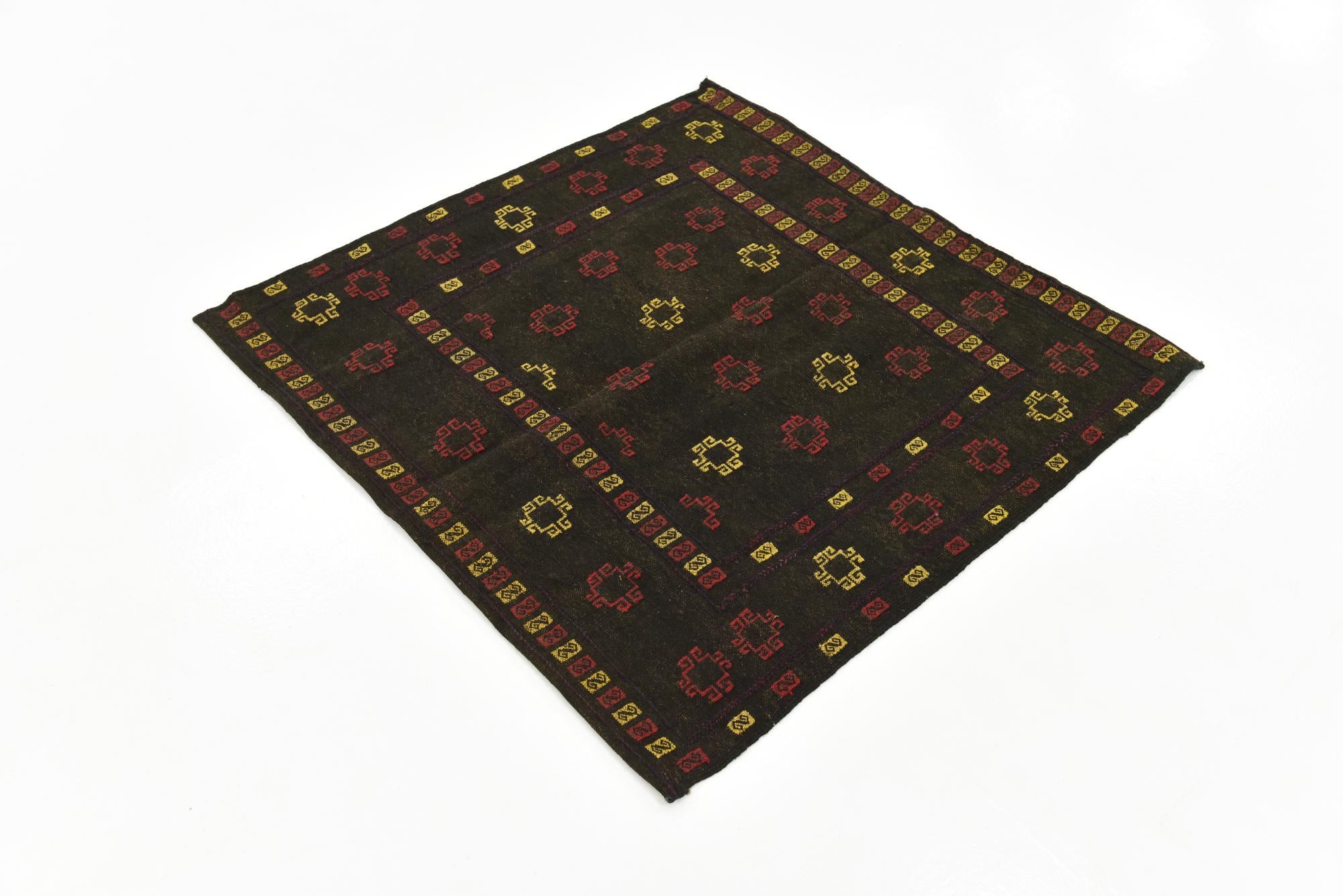 3' 9 x 3' 10 Hand Knotted Sumak Wool Square Rug