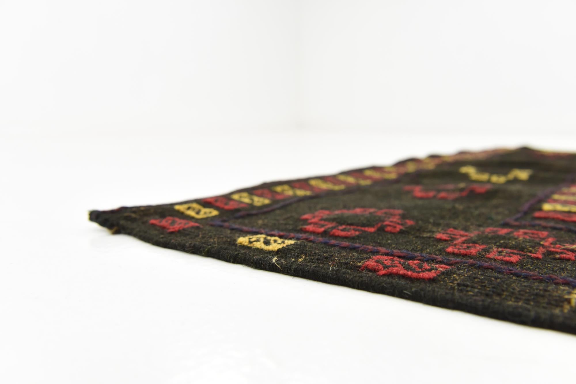 3' 9 x 3' 10 Hand Knotted Sumak Wool Square Rug