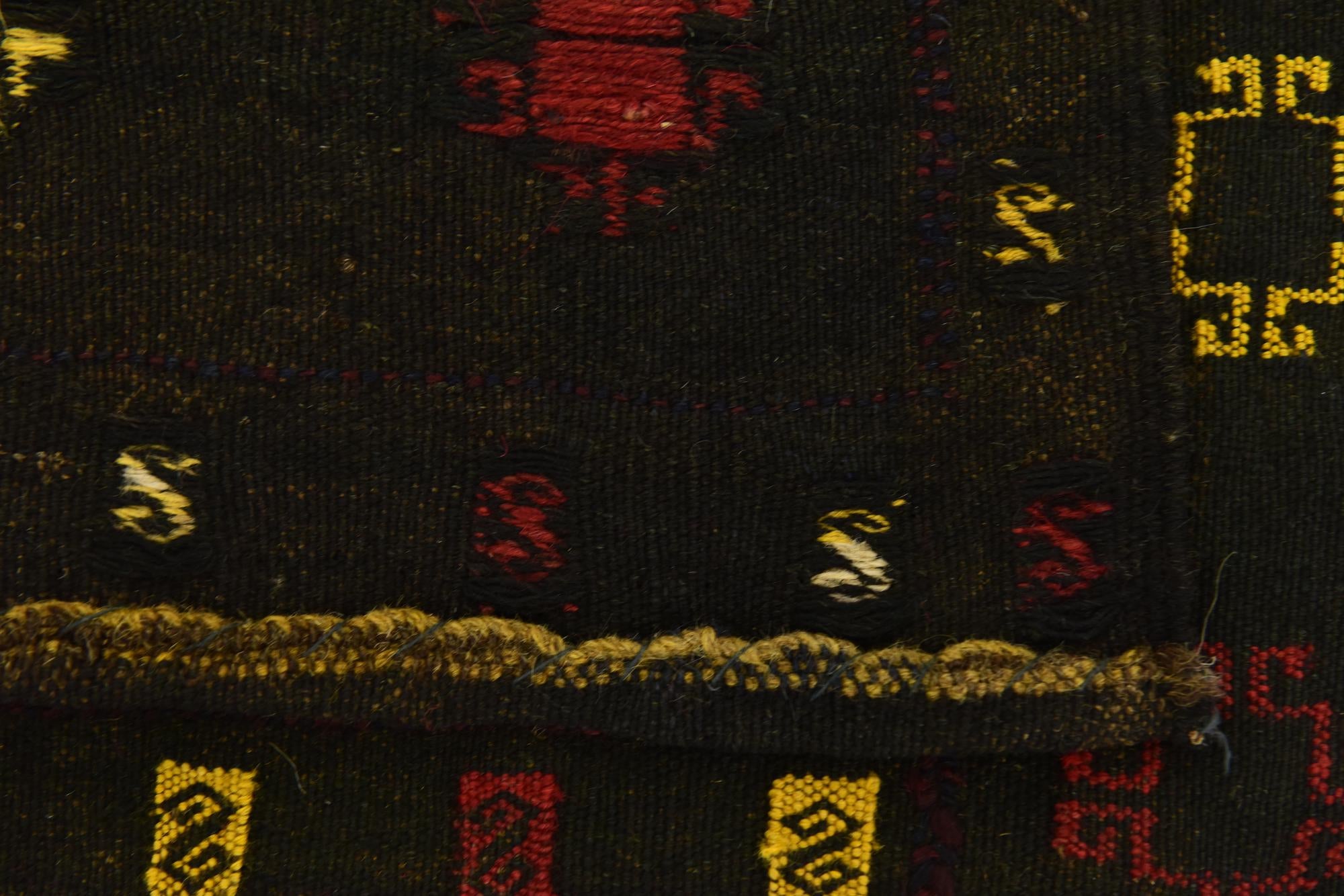 4' 2 x 4' 4 Hand Knotted Sumak Wool Square Rug