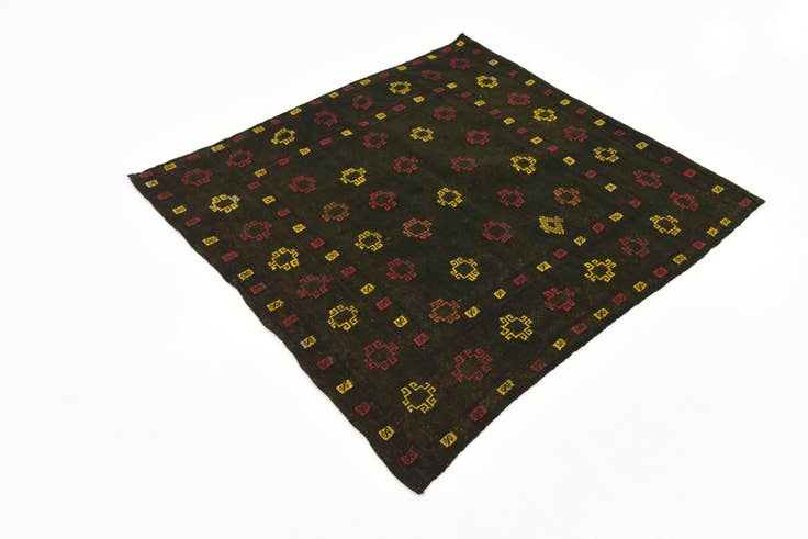 Detail image of 4' 2 x 4' 4 Hand Knotted Sumak Wool Square Rug