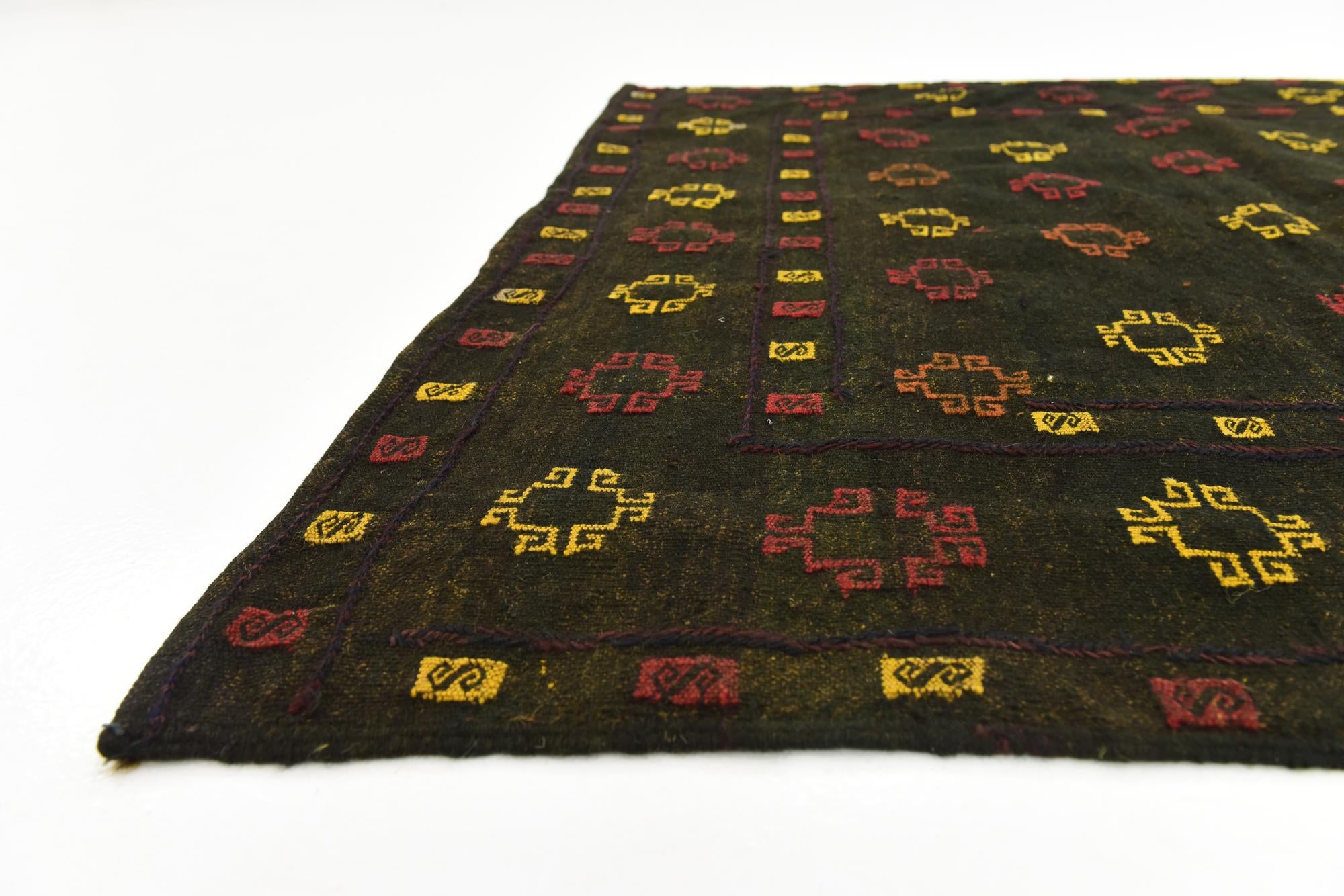 4' 2 x 4' 4 Hand Knotted Sumak Wool Square Rug