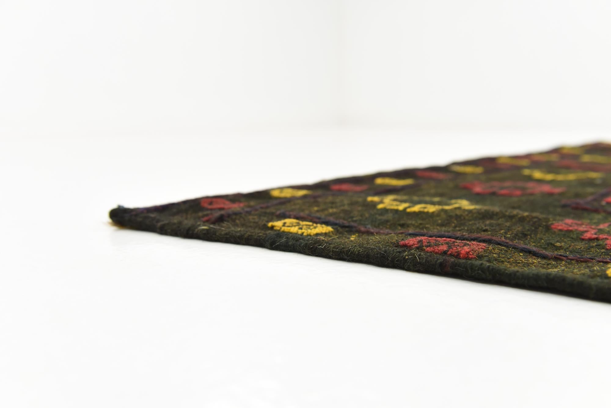 4' 2 x 4' 4 Hand Knotted Sumak Wool Square Rug
