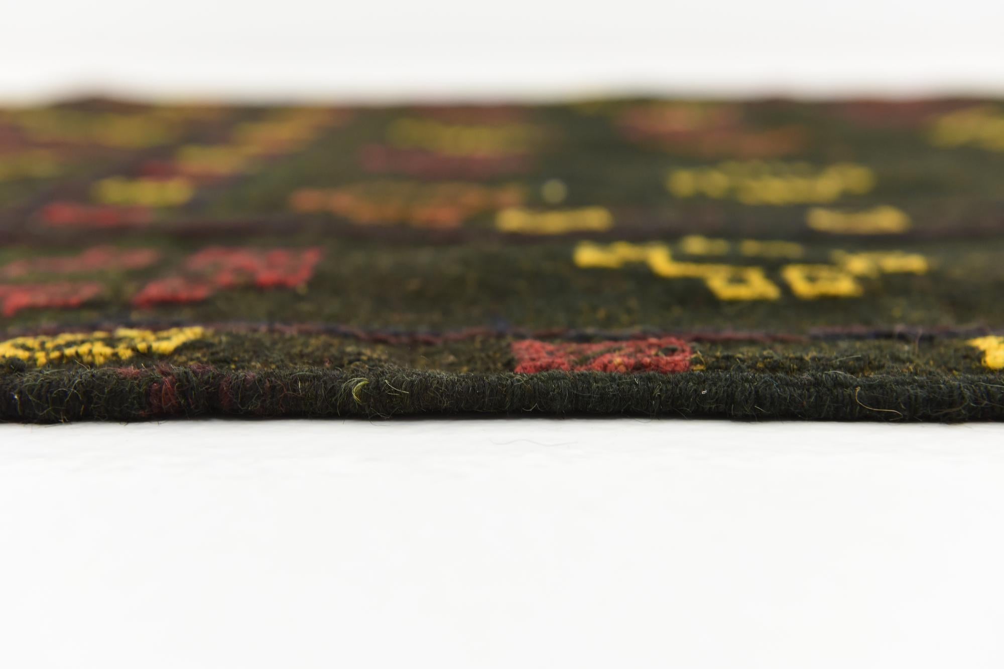 4' 2 x 4' 4 Hand Knotted Sumak Wool Square Rug