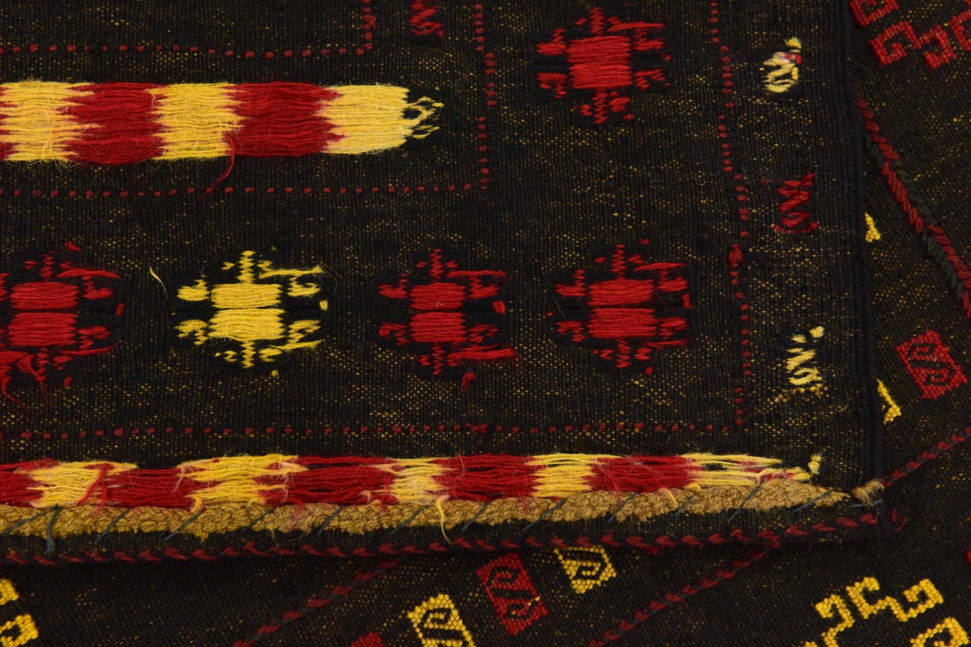 4' 2 x 4' 3 Hand Knotted Sumak Wool Square Rug